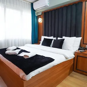  Hotel Luka